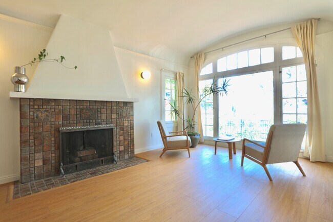 859 N Mansfield Ave unit 6900 Willoughby, Los Angeles, CA 90038 - photo 6