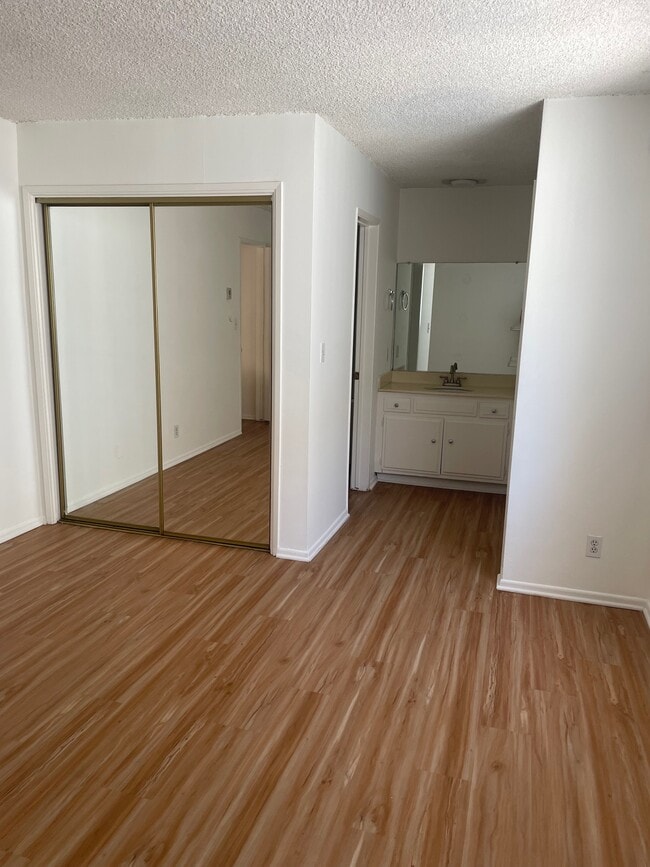 11515 Ohio Ave, Los Angeles, CA 90025 - photo 3