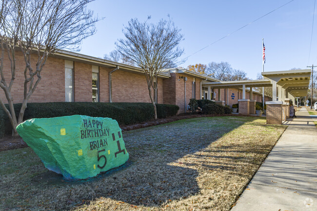 Kinard Elementary School boulder.