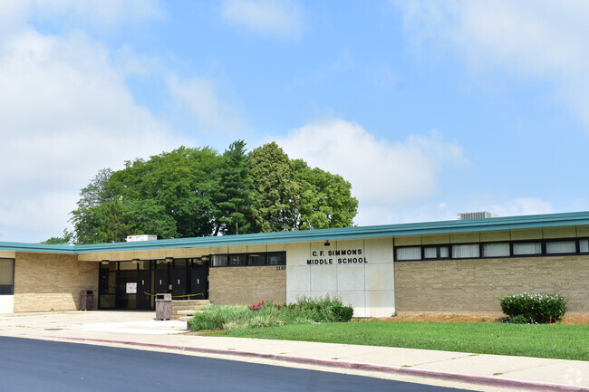 Simmons Middle School serves 827 students in grades 6-8 in Aurora's Pigeon Hill neighborhood.
