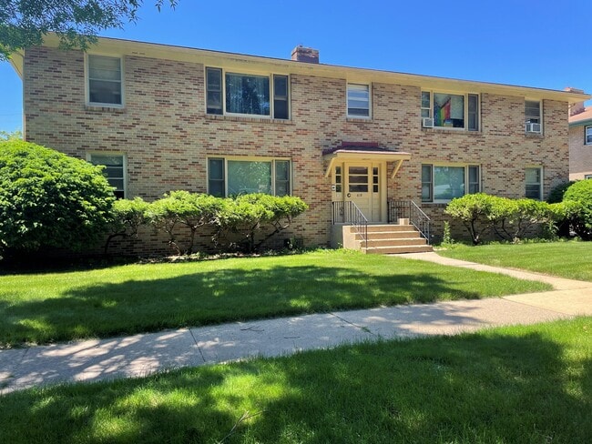 410 Pawling St unit 3, Madison, WI 53704 - photo 2