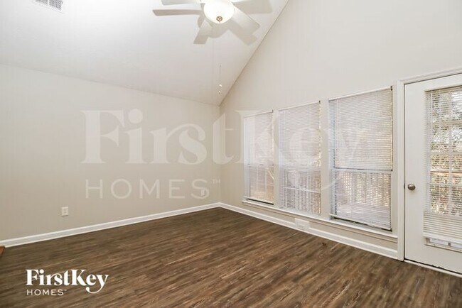 852 Shore Dr, Lithonia, GA 30058 - photo 2