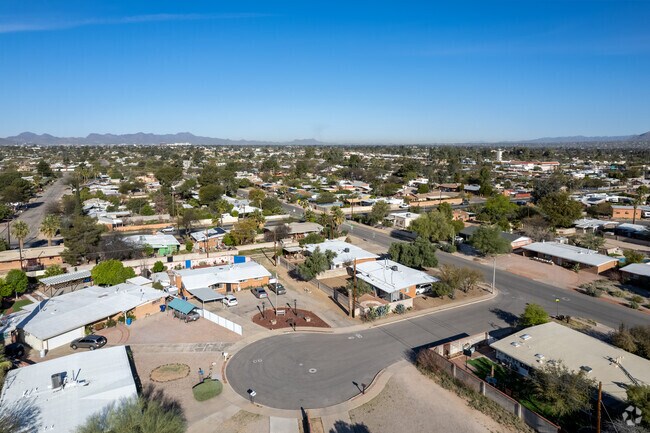 Many homes have at least a quarter acre lot in Duffy.