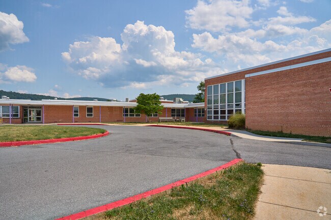 Smithsburg Elementary School serves the students of Washington County.