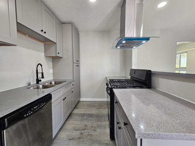 Bahama Palms, Riverside, CA 92501 - photo 5