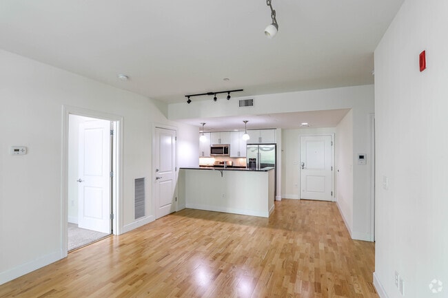 2 BR, 2 BA - 970SF - Living space