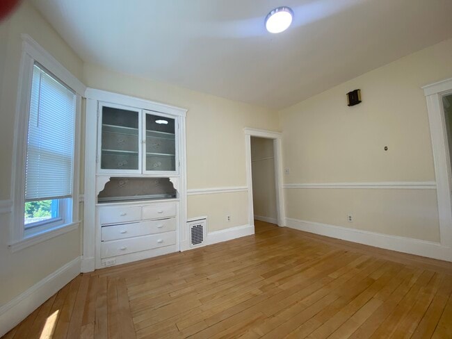 65 Wareham St, Medford, MA 02155 - photo 4