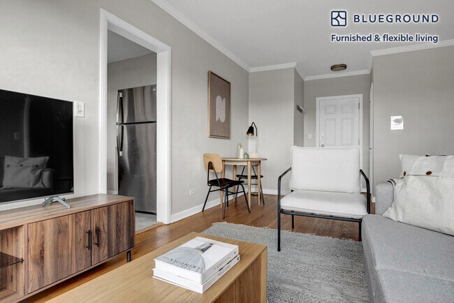 2762 Hampton Pkwy unit FL2-ID519, Evanston, IL 60201 - photo 3