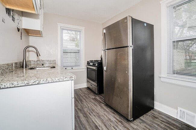 19431 Tyronne Ave, Cleveland, OH 44119 - photo 7