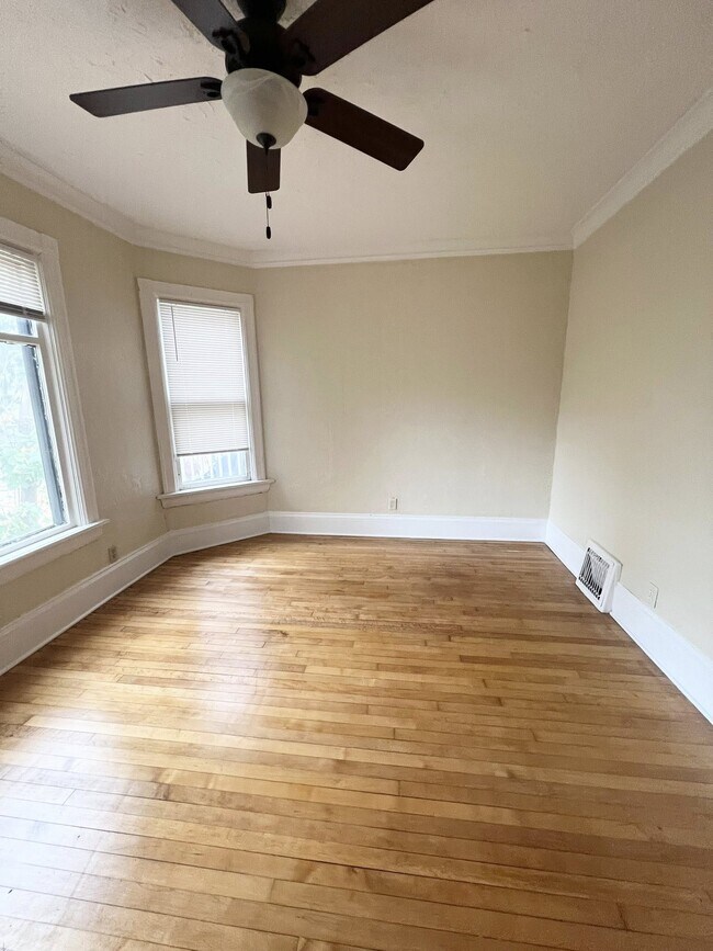 3336 N Bartlett Ave unit 1, Milwaukee, WI 53211 - photo 4