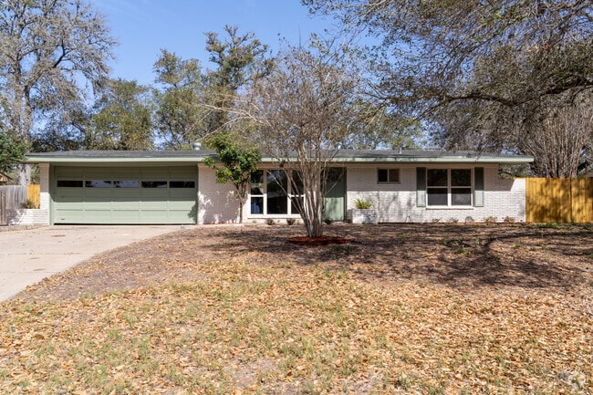 Discover charming ranch-style homes in Beeville, where space and comfort meet rural living.