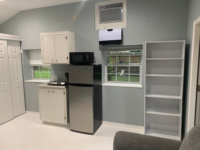 22802 Whispering Willow Dr unit Studio 1, Spring, TX 77373 - photo 3