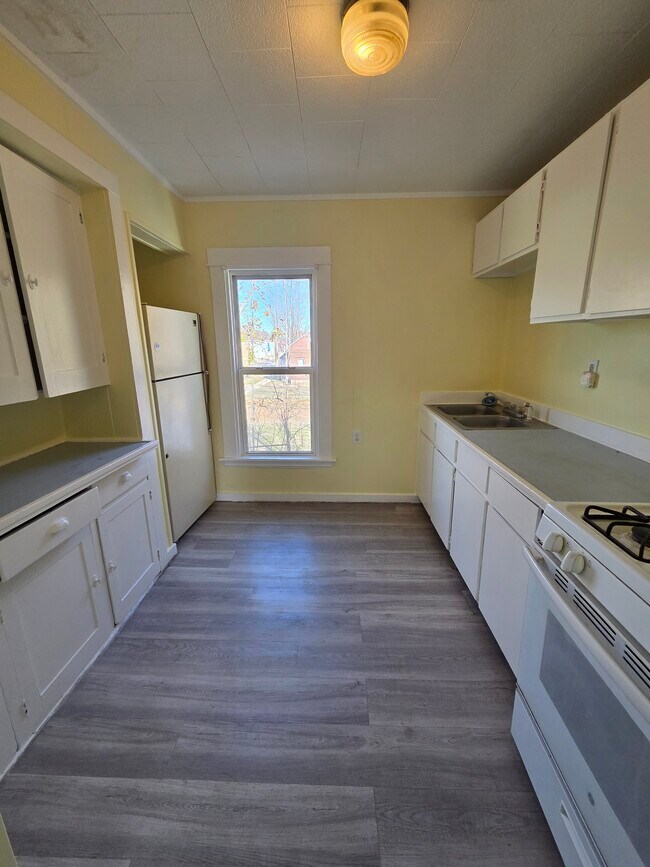 233 Delaware Ave unit 2, Muskegon, MI 49442 - photo 2