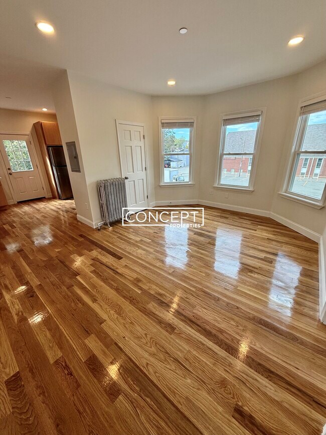 126 Chestnut St unit 2B, Lynn, MA 01902 - photo 2