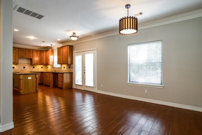 612 Spruce Dr, Conroe, TX 77302 - photo 4