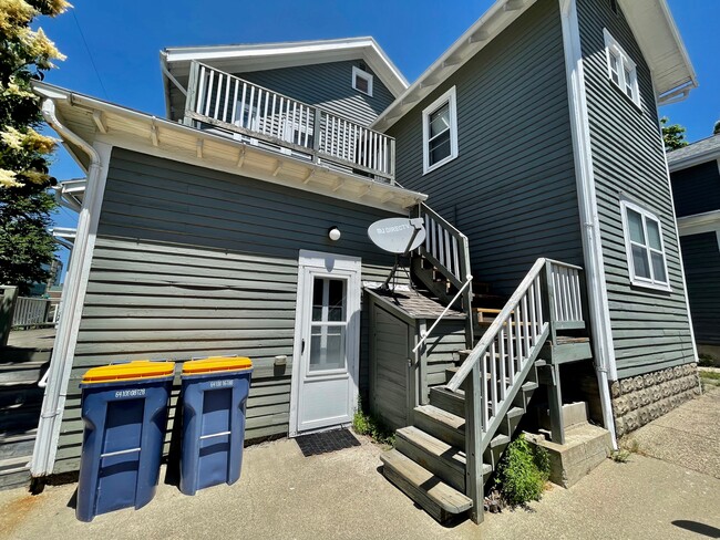 224 Lyon St NE unit 4, Grand Rapids, MI 49503 - photo 2