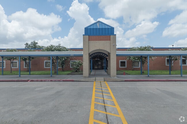 The school specializes in early childhood education and pre-kindergarten programs.