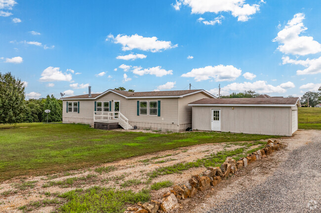 Pearcy is home to several manufactured houses.