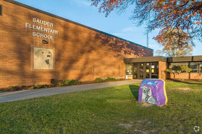 Sauder Elementary School has 626 K-5 students and a student-teacher ratio of 22 to 1.