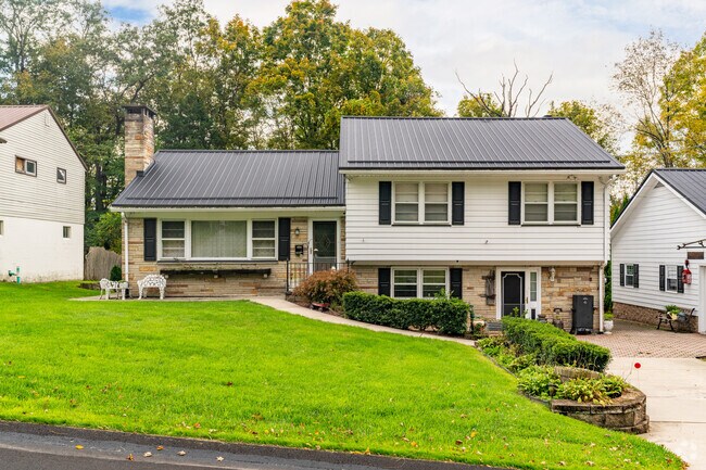 Split-level homes are another option for shoppers looking in Oakland.