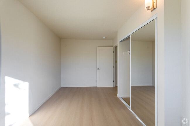 1BR, 1BA - 562SF - Bedroom