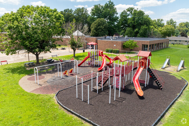 The student population of Hebron Elementary School is 725 and the school serves PK-5.