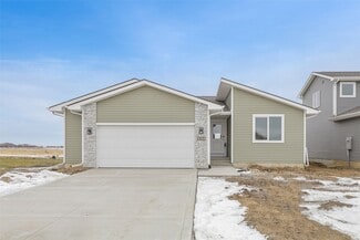 513 Fireside Dr NW, Bondurant, IA 50035