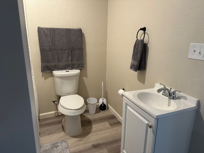 135 W Monroe St unit 3, Kountze, TX 77625 - photo 7