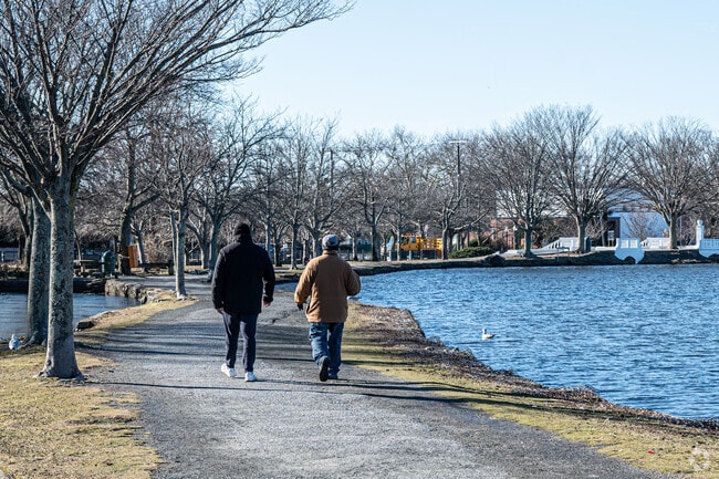 A walk around Argyle Lake is an activity that can be seen in Babylon.