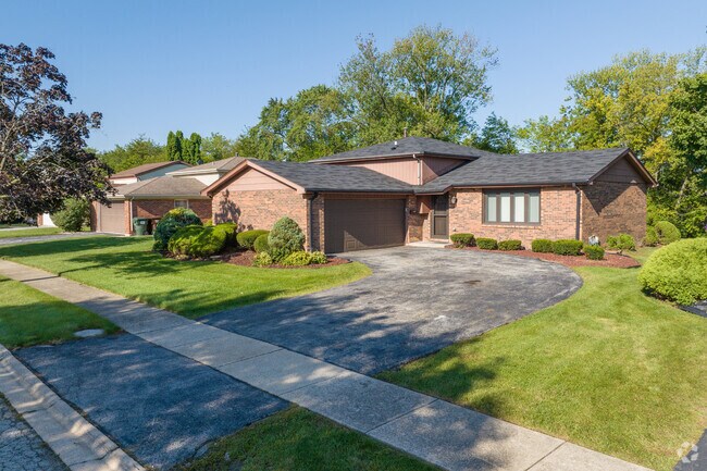 Split level homes are popular in the Stonebridge Hazel Crest area.