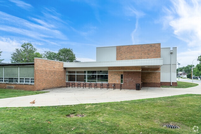 Urbana Middle School has an average student to teacher ratio of 12 to 1.