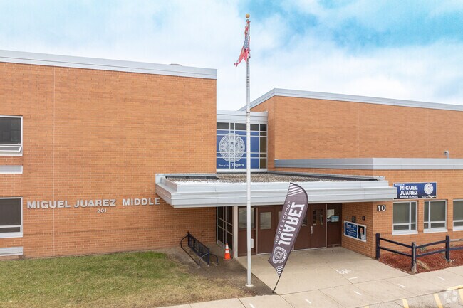Miguel Juarez Middle School serves grades 6-8.