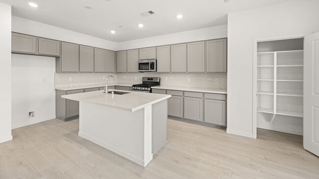 99 Tardando Ave, Henderson, NV 89015 - photo 2