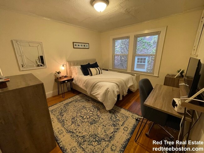 30 Harris St, Brookline, MA 02446 - photo 7