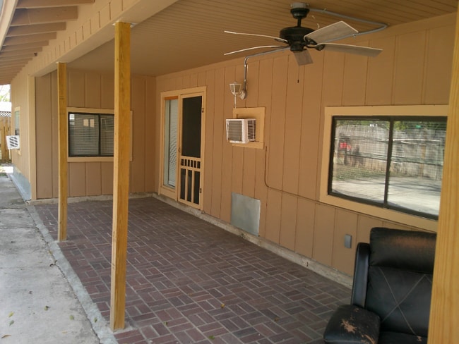 801 4th St unit 801 4th St Unit A, Seguin, TX 78155 - photo 3