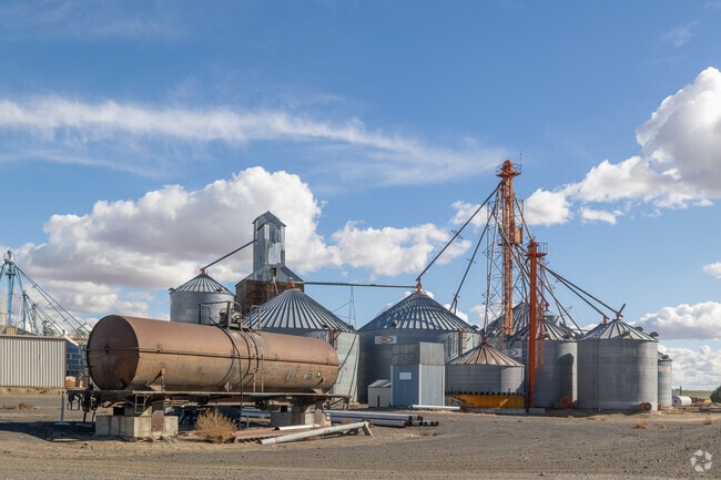 Grain silos reflect Basin City’s agricultural backbone.