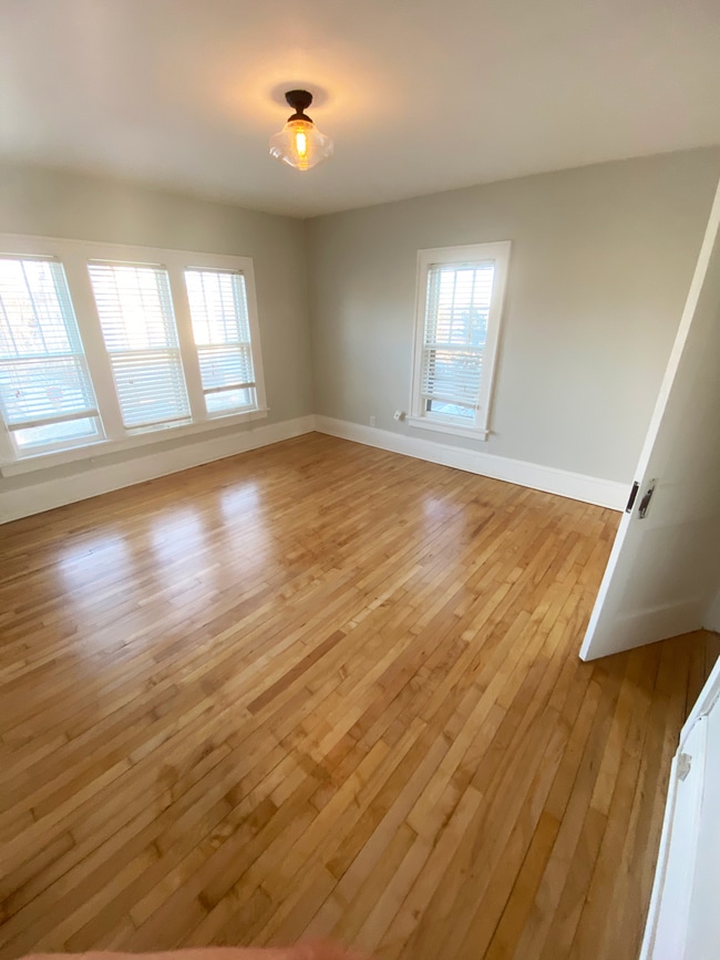 618 Adams St NE Unit 2, Minneapolis, MN 55413