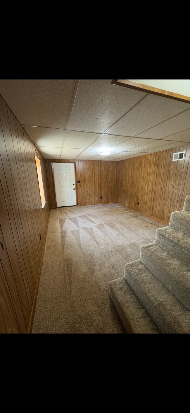 203 Riverview Dr, Jefferson City, MO 65101
