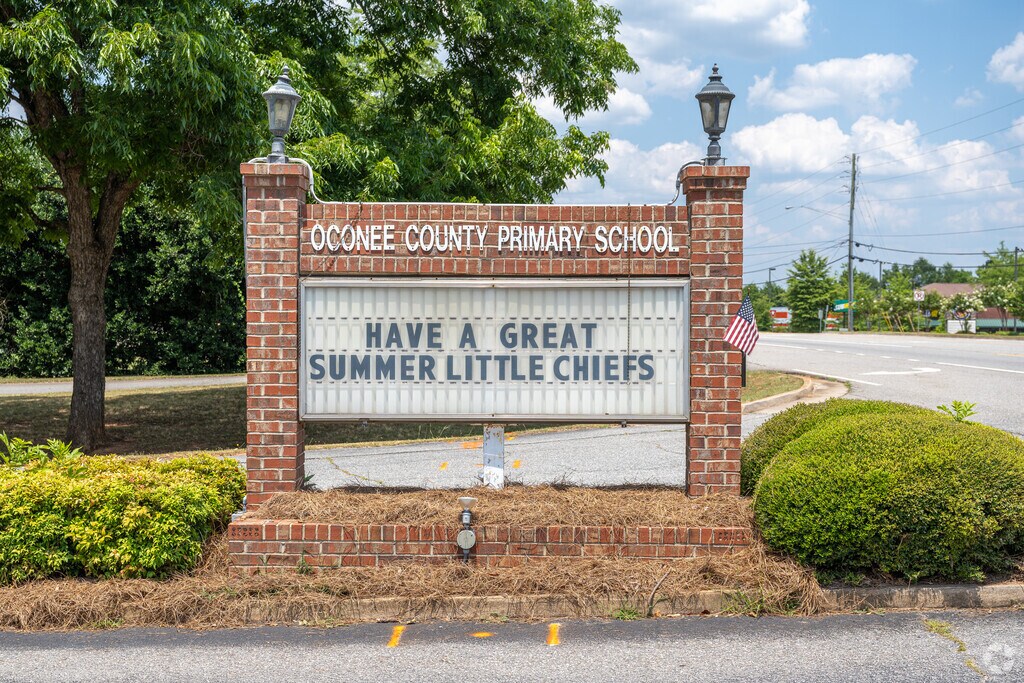 Oconee County Primary School is a highly rated school in the area.