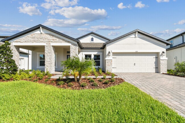 31293 Hayman Loop, Wesley Chapel, FL 33545 - photo 2