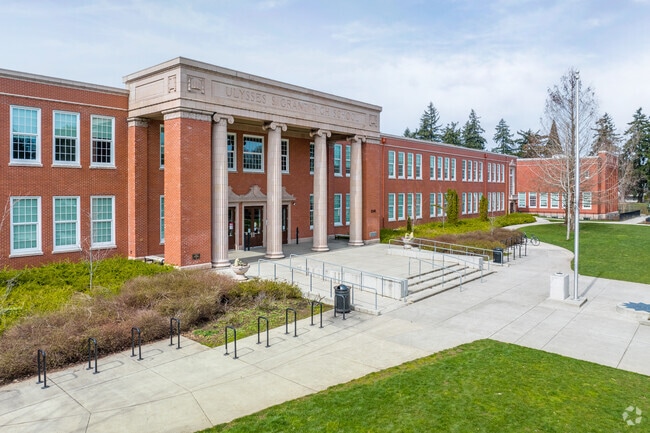 The grand front entrance to Grant Park High School in Portland, Oregon.