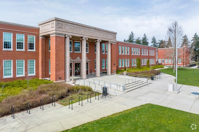 The grand front entrance to Grant Park High School in Portland, Oregon.