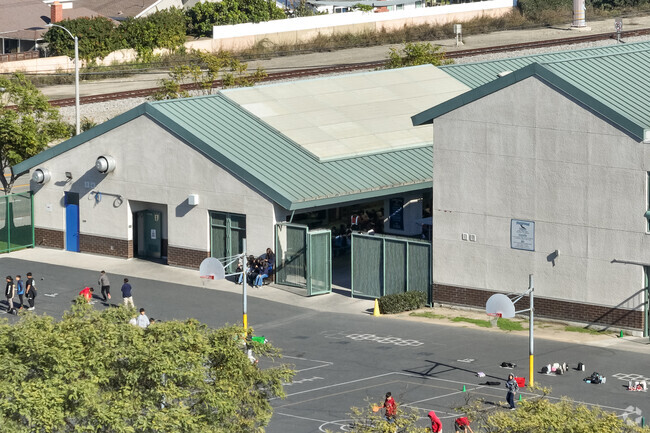 Jim Thorpe Fundamental Elementary School has green roofs in Santa Ana.
