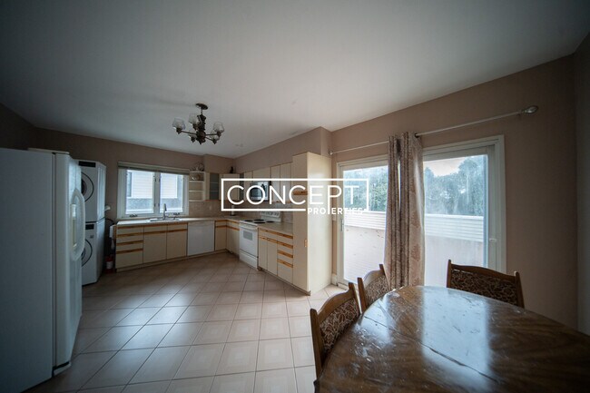 208 Rawson Rd unit 2, Brookline, MA 02445 - photo 3