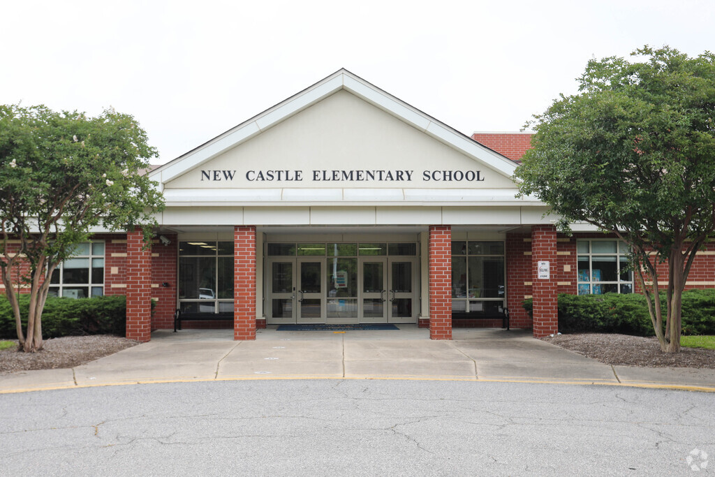 New Castle Elementary School front entrance of building