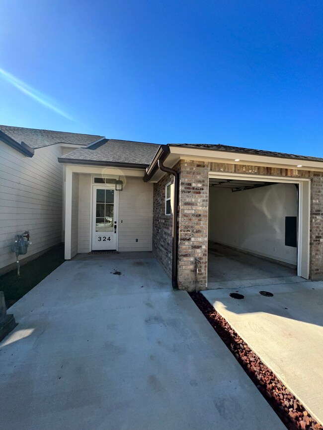 324 Saint Thomas Ln, Baton Rouge, LA 70806 - photo 2