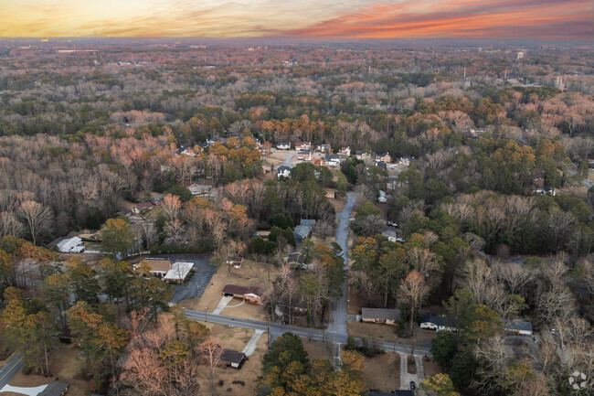 Arrowwood Drive in East Point, Georgia, offers a peaceful suburban setting with easy access to Atlanta’s amenities.