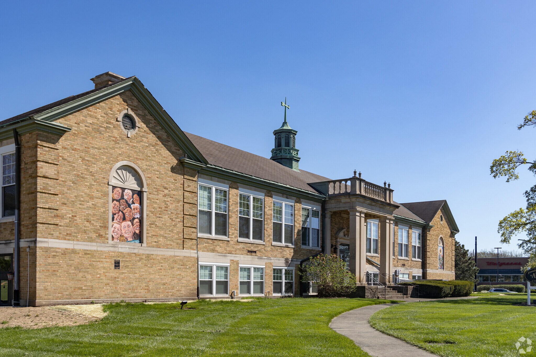 The Evendale Cultural Arts Center offers art and music classes.