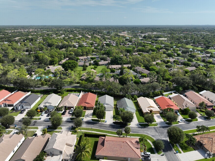 225 Preserve Ct, Royal Palm Beach, FL 33411 - photo 2