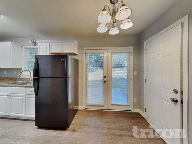 2445 Hillboro Cir S W, Marietta, GA 30064 - photo 5